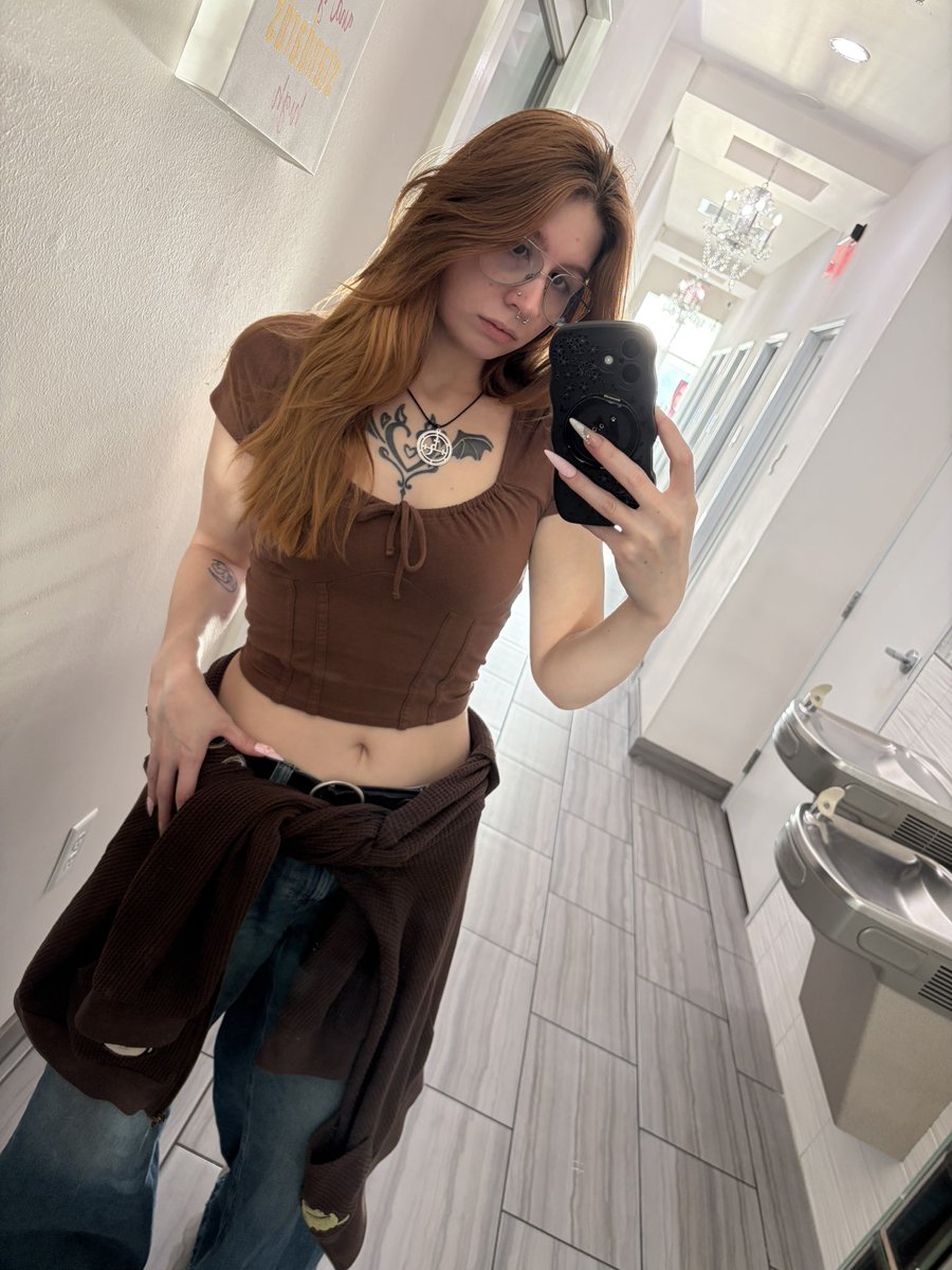 PanicRoomPrin's tweet image. What’s a princess Gotta do to get spoiled down here? 👀 

#GamerLife #findom #paypigs #nerdy #glasses #short #redhead #shy #pcgamer #tiktok #cashapp #onlyfansx #onlyfans