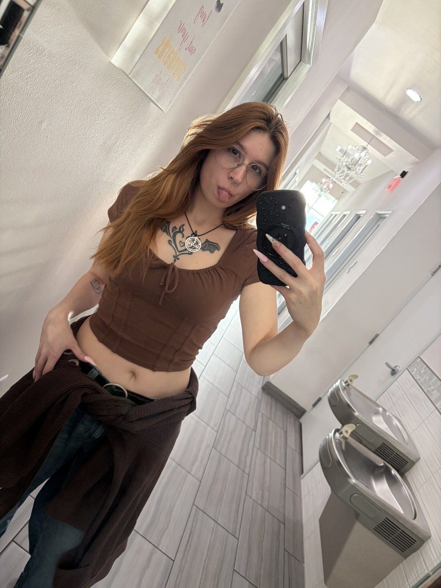 PanicRoomPrin's tweet image. What’s a princess Gotta do to get spoiled down here? 👀 

#GamerLife #findom #paypigs #nerdy #glasses #short #redhead #shy #pcgamer #tiktok #cashapp #onlyfansx #onlyfans