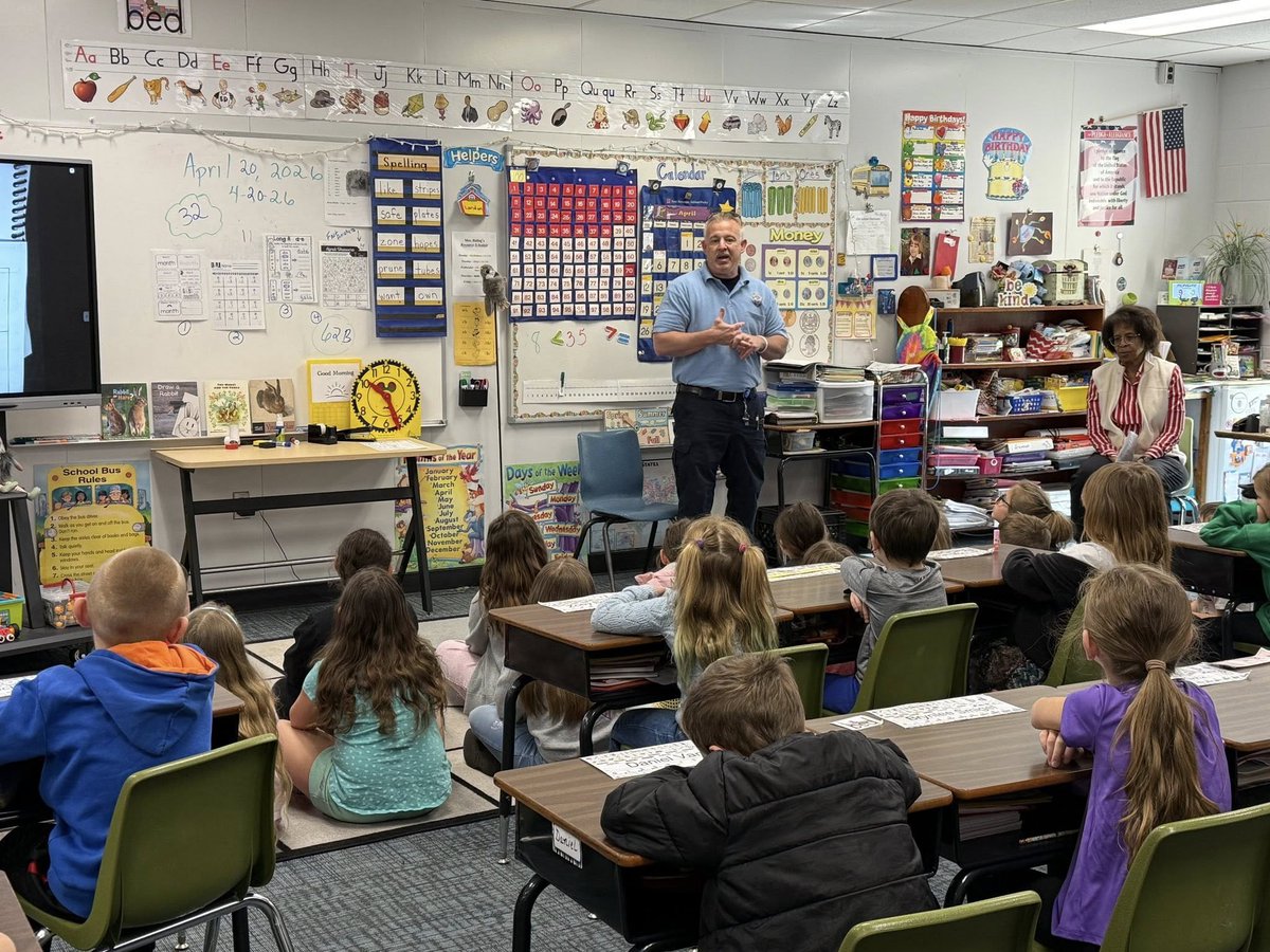 WheelingFD's tweet photo. Our fire safety house made a stop this morning at Elm Grove Elementary School. A great group of kindergarteners and first and second-grade classes! https://t.co/ogzHJ2BJD8