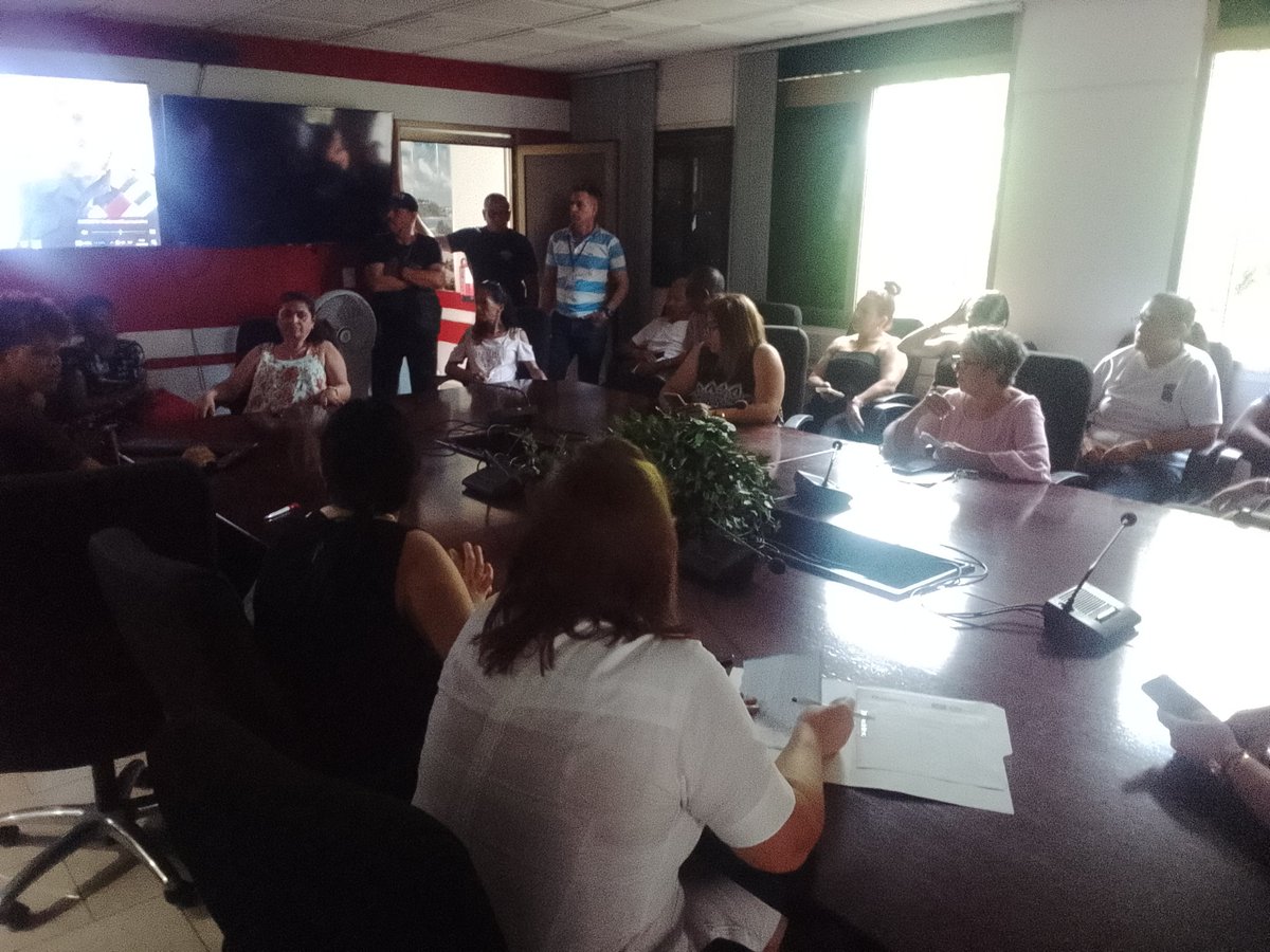 somosencomil's tweet photo. Iniciamos la jornada de este lunes desde #Encomil con #MiFirmaPorLaPatria con la firme convicción de reafirmar y defender
nuestro compromiso inquebrantable con la #Patria🇨🇺
!!! Unidos por la Revolución!!!✊
@somosencomil
@JosCarlosV5702
#Gempil
#IndustriasCuba https://t.co/lxTReuUyaJ