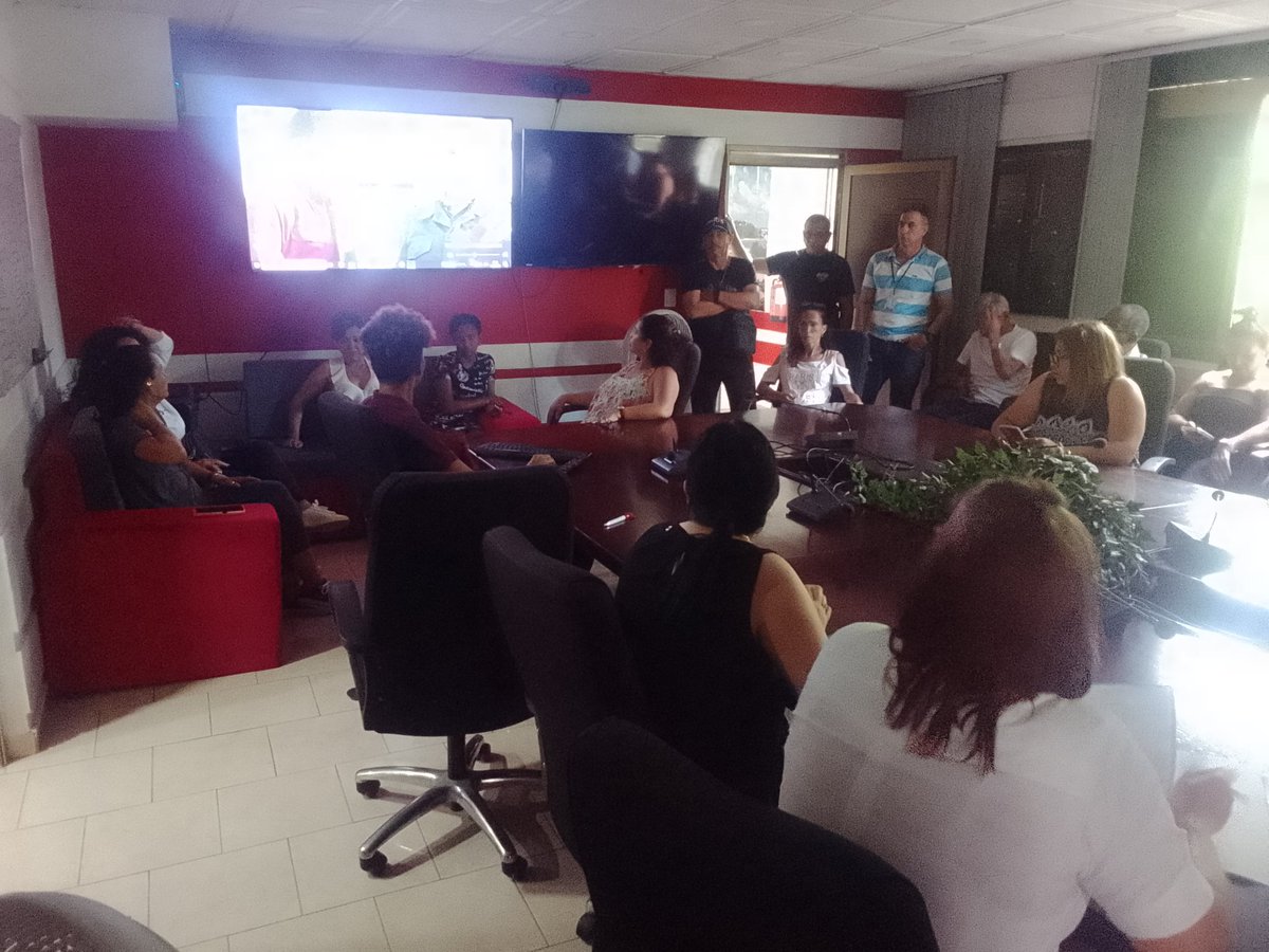 somosencomil's tweet photo. Iniciamos la jornada de este lunes desde #Encomil con #MiFirmaPorLaPatria con la firme convicción de reafirmar y defender
nuestro compromiso inquebrantable con la #Patria🇨🇺
!!! Unidos por la Revolución!!!✊
@somosencomil
@JosCarlosV5702
#Gempil
#IndustriasCuba https://t.co/lxTReuUyaJ