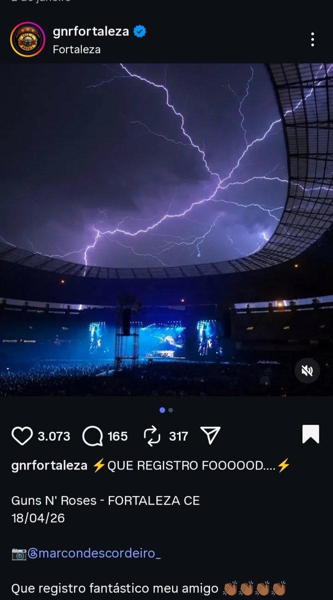 alana_vaz1's tweet image. Essa foto tá muito linda do show dos Guns n Roses no Castelão em Fortaleza.

Créditos na imagem 

#Fortaleza
#GunsnRoses