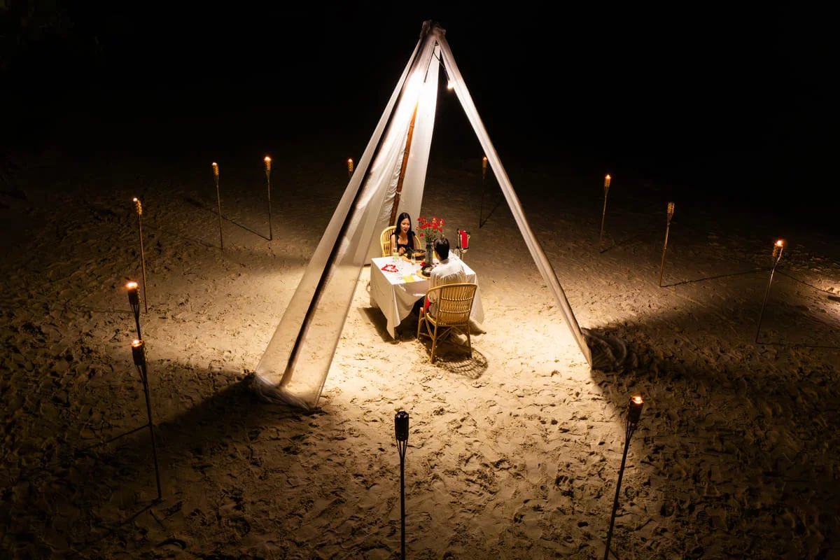phukettravel25's tweet image. Sunset + Dinner + Ocean views = perfection 🌅💞

Experience a romantic Coral Island sunset dinner with Phuket Travel Store 🥂

Perfect for couples &amp;amp; special moments ❤️

👉 phukettravelstore.com/tour/romantic-…

#Phuket #RomanticTravel #SunsetDinner
