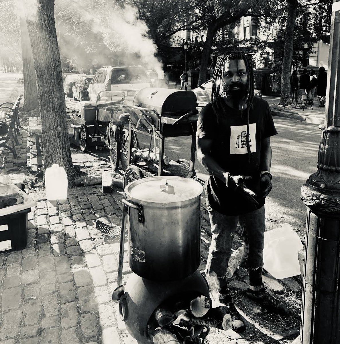 as a resident of the CH/PH/PLG, I’d like to point out that there are in fact quite a few street food vendors making incredible food with actual grills. the city should in fact be powerful enough to ban poisonous shopping cart grills. my favorite is Eastern Parkway BBQ Man