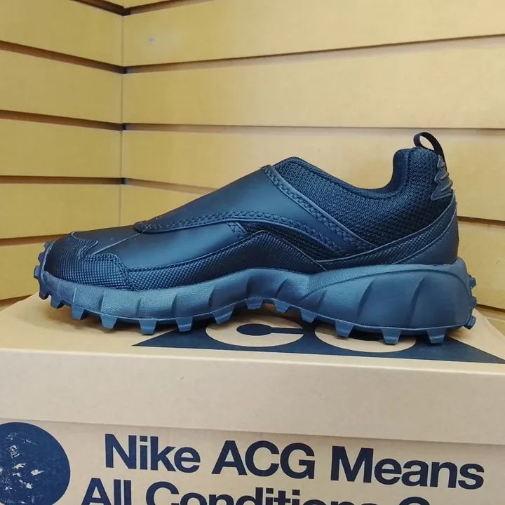 olasport97's tweet image. Tenis #Nike ACG Phassad
Senderismo 
Varías tallas 

De $2,699.00
A sólo $1,889.00