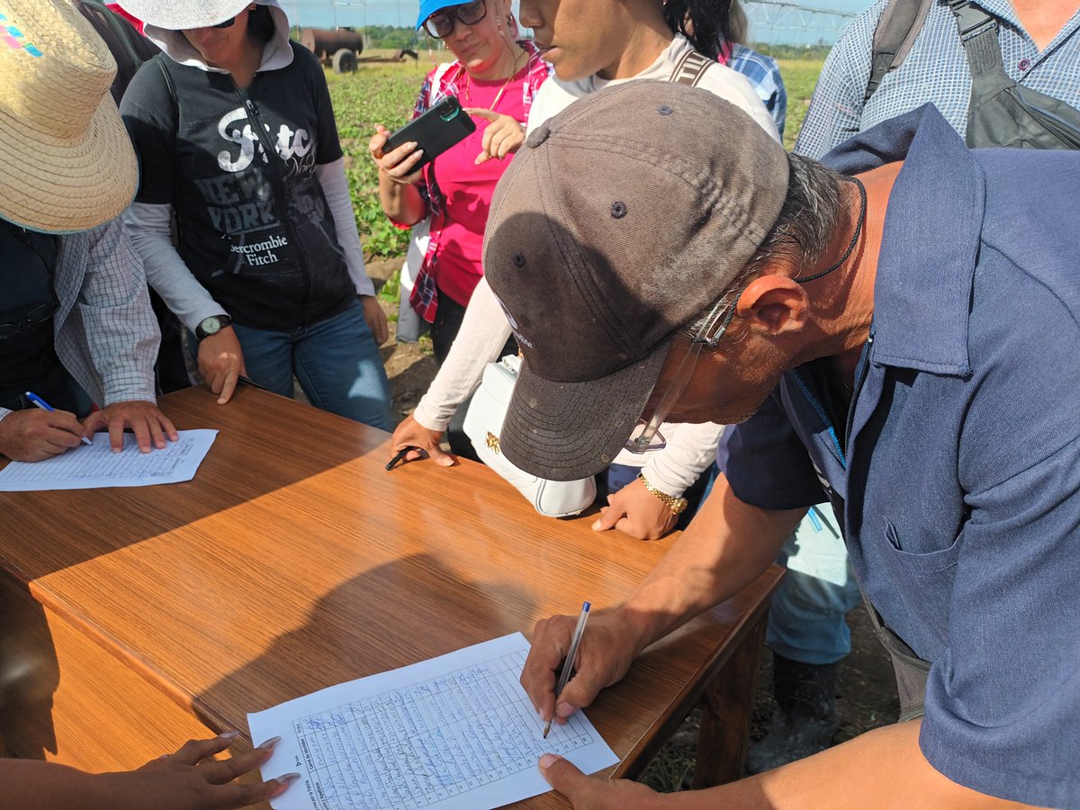 Madelai49082707's tweet photo. Mi firma por la patria.
#GirónEsHoy
#VillaClaraConTodos
#CubaEstáFirme
#CubaNoEstáSola
#SAREX https://t.co/6pXzWFzpub