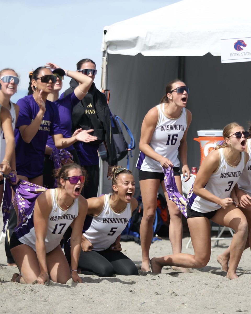 UWAthletics's tweet image. Beach volleyball took 3 out of 4 DUBS this weekend at the Alki Beach Invitational 👏👏

#GoHuskies x @UW_BeachVB