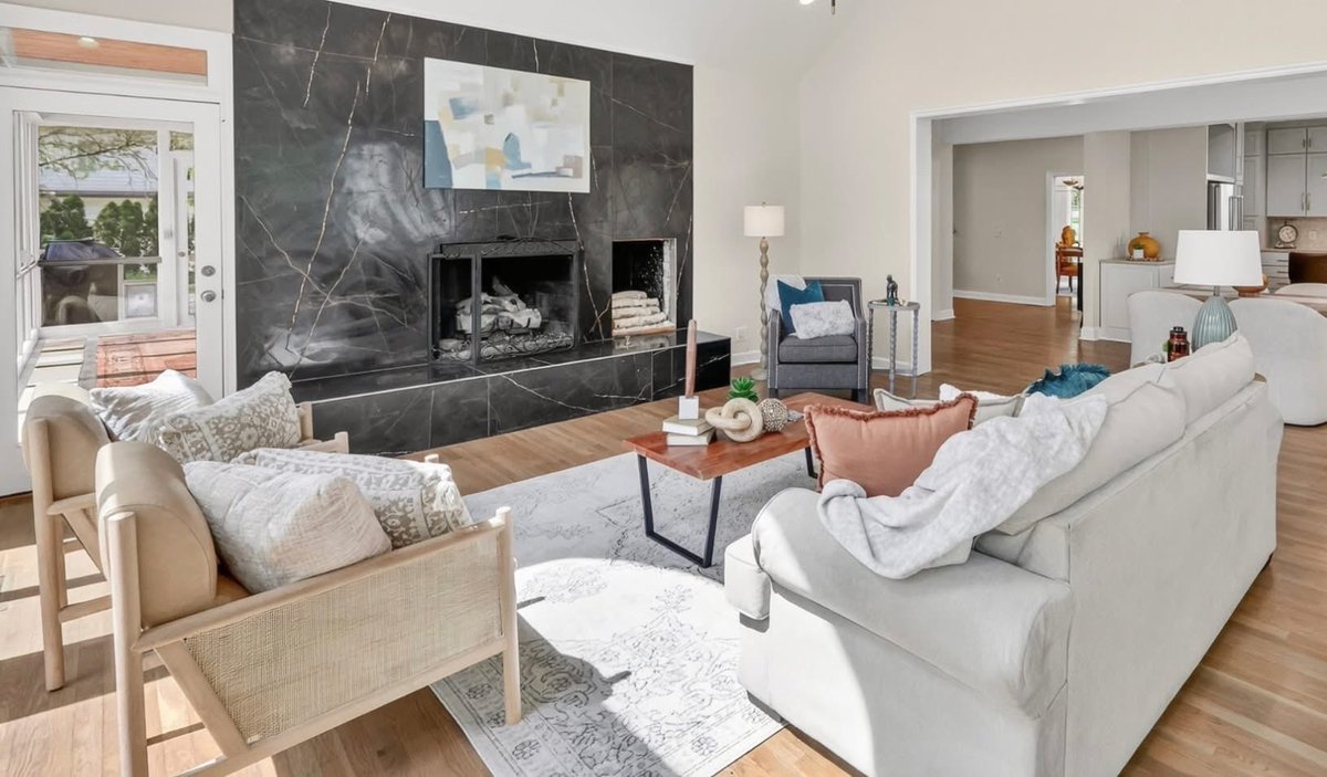 webbhomestaging's tweet image. The living room is where buyers picture their everyday life. A well-staged space makes it feel open, inviting, and easy to call home. Check our website to learn more and for a free staging quote: webbhomestaging.com/quote.html
Staging by Webb Home Staging, LLC. #staging #stagingsells