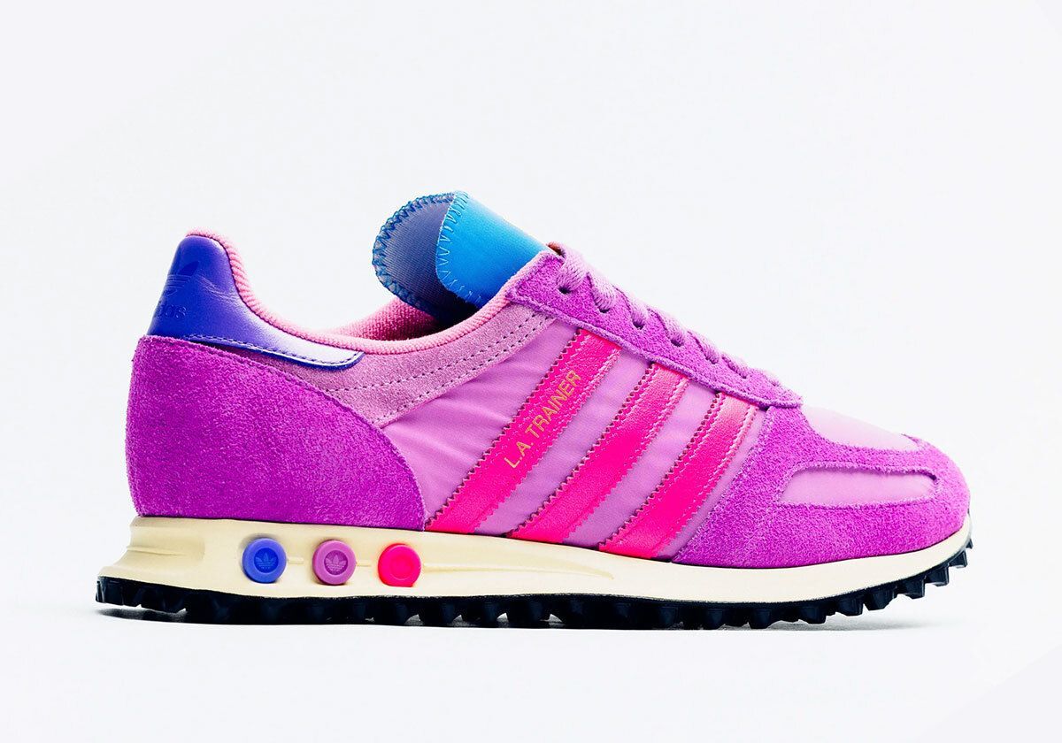 SneakerNews's tweet photo. Sneaker Politics x adidas LA Trainer 🎟️ 
📆 Dropping 04/27 ($130)
⌛ EQL raffle open now 

Read more: https://t.co/Xkbl3UmSiJ https://t.co/xf80bYhzSv