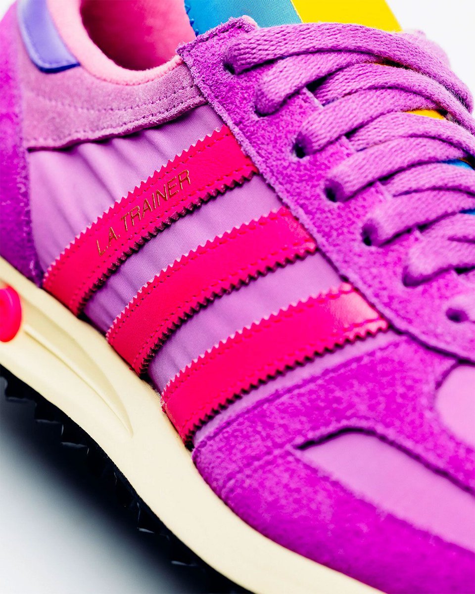 SneakerNews's tweet photo. Sneaker Politics x adidas LA Trainer 🎟️ 
📆 Dropping 04/27 ($130)
⌛ EQL raffle open now 

Read more: https://t.co/Xkbl3UmSiJ https://t.co/xf80bYhzSv