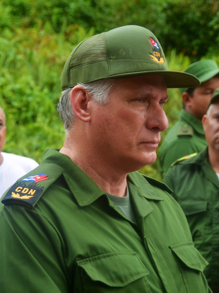 Así se MIRA al ENEMIGO, FIJO, FIRME y sin MIEDO.

¡Felicidades PRESIDENTE <a href="/DiazCanelB/">Miguel Díaz-Canel Bermúdez</a>!