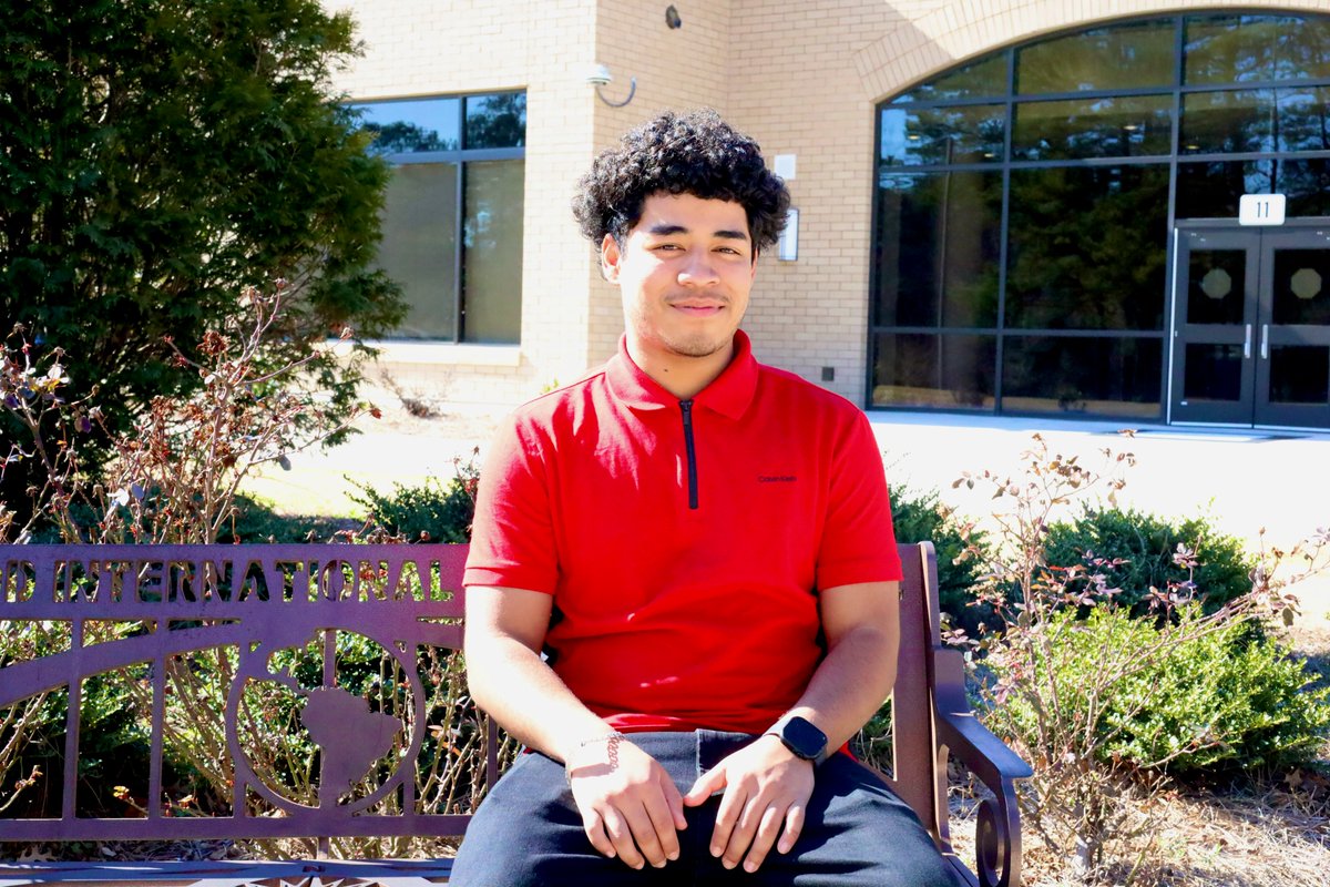 FultonCoSchools's tweet photo. Senior Spotlight 2026 WEEK 1 Featured Seniors:
Riverwood HS โ David Larumbe-Ozuna
๐ฅCheck out their inspiring stories: https://t.co/wtCJR5xue2
#SeniorSpotlightFCS #FCSGrads #FultonCountySchools https://t.co/Xh4PNbvCwq