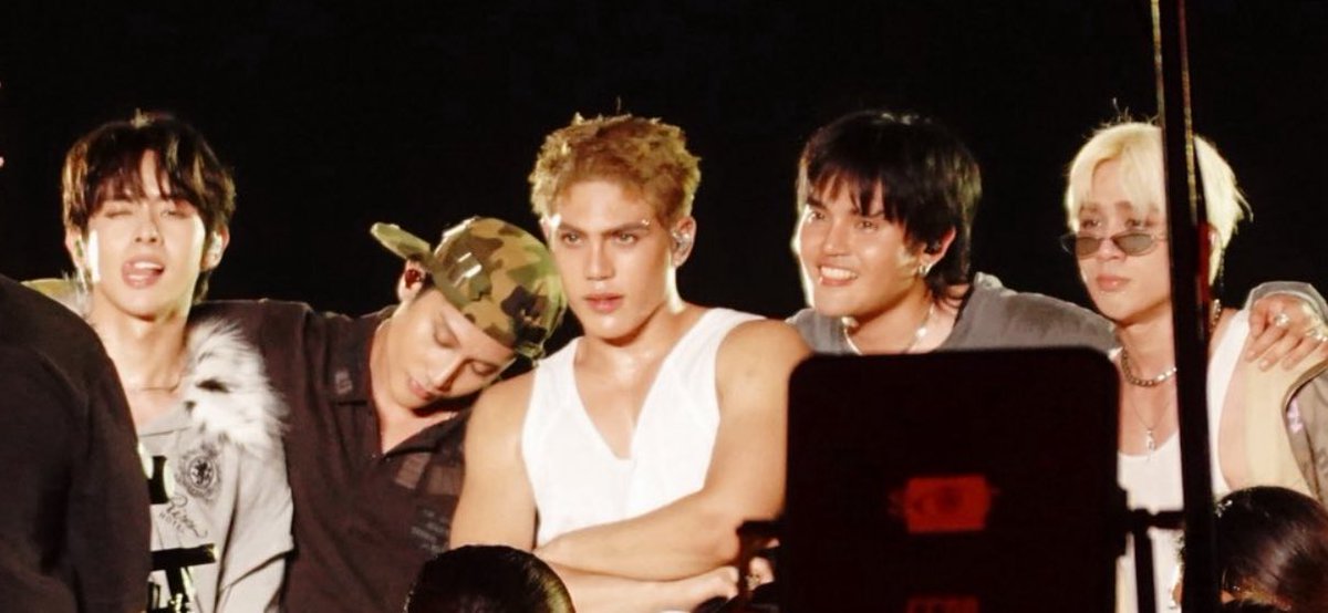 ⋆.𐙚 ̊ 𝐵𝓇𝑒𝑒 𝒮𝓃𝑜𝓌 ⋆.𐙚 ̊ tweet media