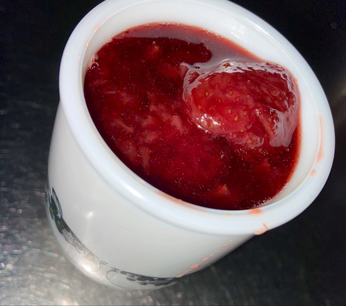 これは小瓶が出払っており、カップ酒のカップに詰められてしまった可愛いいちごジャム🍓🍓🍓
ひれ酒にして飲む予定
