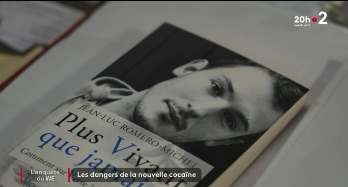 JeanLucRomero's tweet photo. Overdoses à Paris : 18 morts depuis janvier, le chemsex en cause dans la moitié des cas !!!

Depuis la mort de Chris, en mai 2018, je n’ai cessé de mobiliser les pouvoirs public sur la question du #chemsex. J’ai même écrit un livre pour expliquer les drame que mon mari a vécu et auquel il a succombé à 31 ans…

Avec @Anne_Hidalgo @annesouyris et @anneclaire_boux nous avons développé un plan stratégique pour Paris avec tous les acteurs concernés.

Depuis 2018, je n’ai jamais cessé d’alerter.
Malgré la mobilisation constante et exemplaire des parlementaires @brigitte_liso et @annesouyris, les rapports du professeur @Prabenyamina et de Paris, le gouvernement n’a toujours pas bougé !

Combien faudra t-il de morts, d’autres Christophe pour que le gouvernement mette enfin en œuvre un plan à la hauteur de cette question de santé publique ?

Fermera t-il encore longtemps les yeux comme ce fut le cas au début de l’épidémie de sida ?

Même le quotidien britannique @TheSun évoquait encore hier la situation parisienne ! (Extrait ci-dessous)

Il est urgent d’agir !!! Enfin …

@JFGuyot