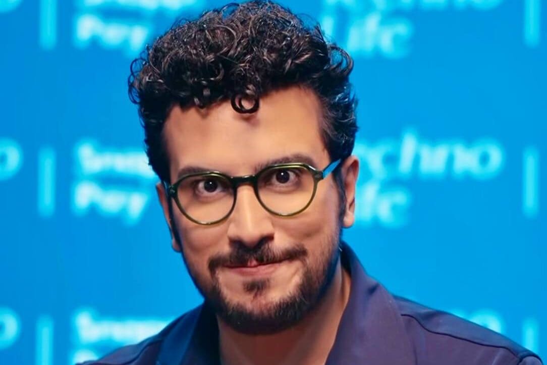 behnam_ir's tweet photo. آدم می‌تواند چندسال برای رسیدن به چشم مردم تلاش کند، اما یک آن سکوت در بزنگاهی تاریخی، برای افتادن از همان چشمان کافی است. https://t.co/XQg5OkKM1v