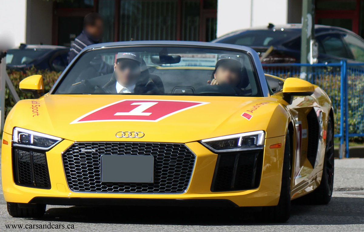Audi R8

 #Audi #GermanCar 
 audi.carsblitz.com