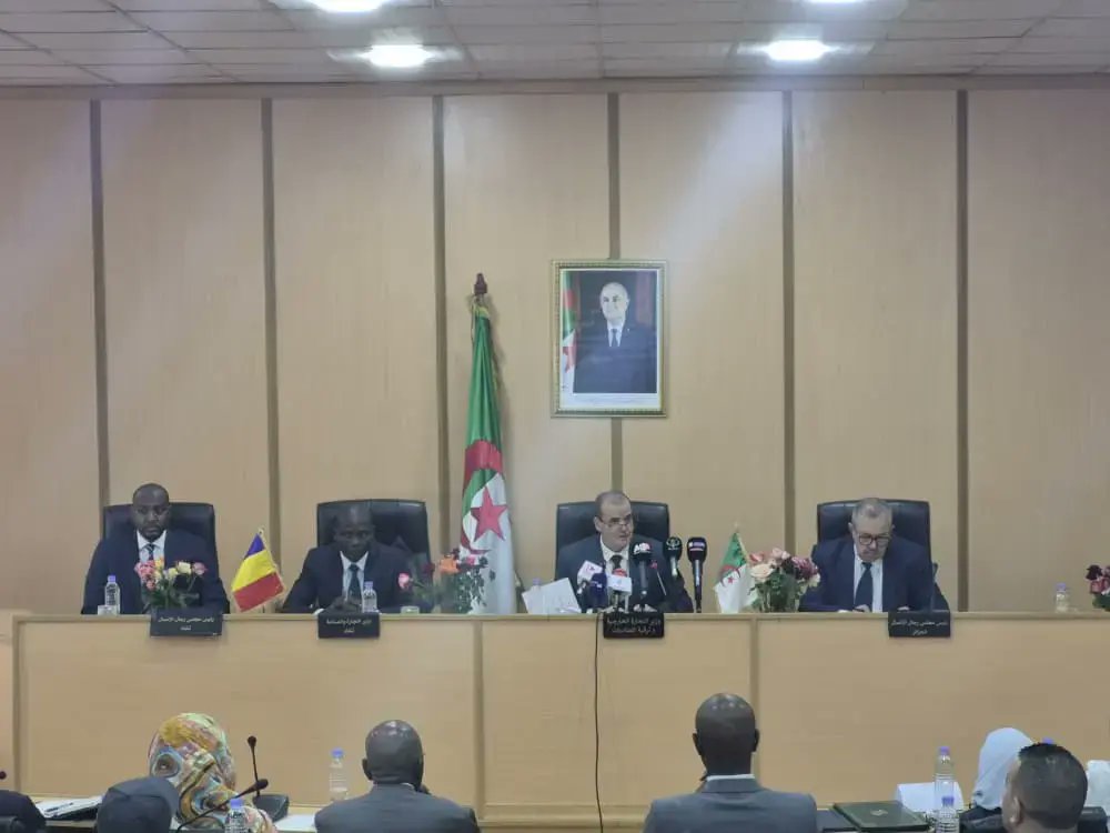 Algerie_aps's tweet image. #Commerce_extérieur
#Rezig 🇩🇿 examine les perspectives de coopération avec le ministre du Commerce de la République du #Tchad 🇹🇩

🔗 aps.dz/fr/economie/co…