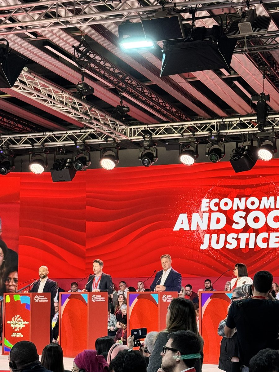 Ce week-end à Barcelone pour le <a href="/GPMobilisation/">Global Progressive Mobilisation</a> qui réunissait dirigeants, syndicats, partis, société civile ✊

Face à l’internationale réactionnaire, nous, progressistes de tous les pays, nous unissons pour construire une alternative à la montée des autoritarismes. #GPM2026