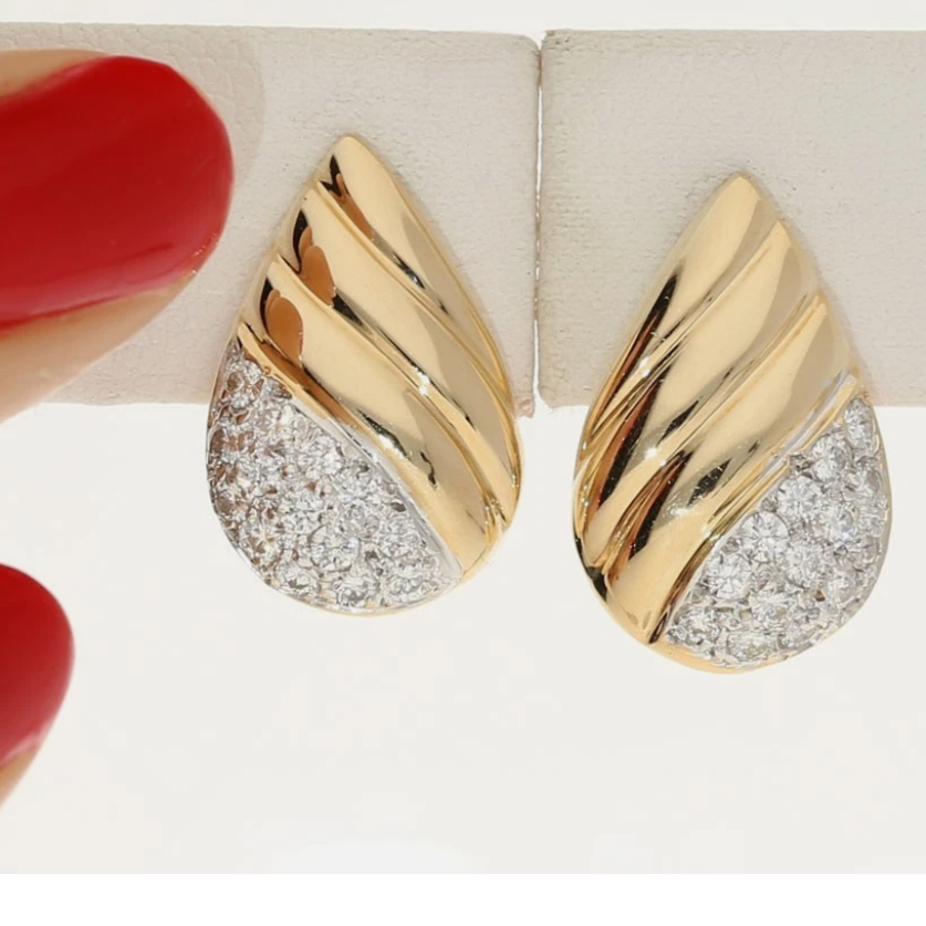 EmpirePawn's tweet image. These 14K gold teardrop earrings feature .82CT natural diamonds—timeless sparkle in a graceful design. A great April birthday gift for only $706.86.

#AprilBirthstone #DiamondEarrings #NaturalDiamonds

ebay.com/itm/1274968766…