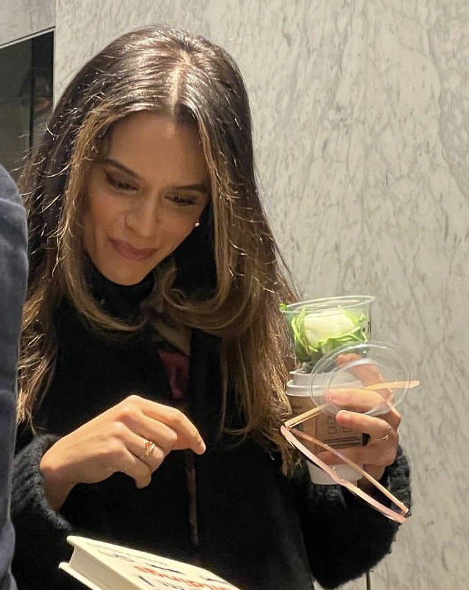 elena 🌸 trinity santos defender tweet media