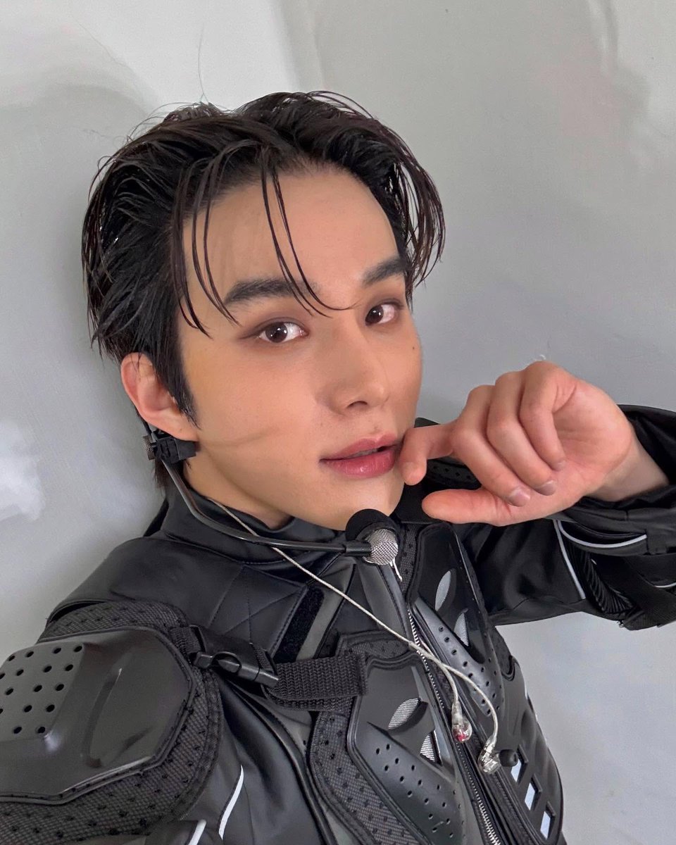 JUNGWOO. tweet media