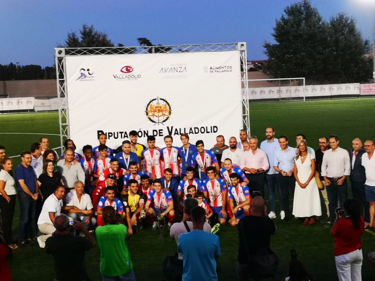 ¡¡¡ENHORABUENA POR TAN MERECIDO ASCENSO!!!

El trabajo bien hecho da sus frutos, sois referentes del fútbol vallisoletano.

A por la segunda RFEF