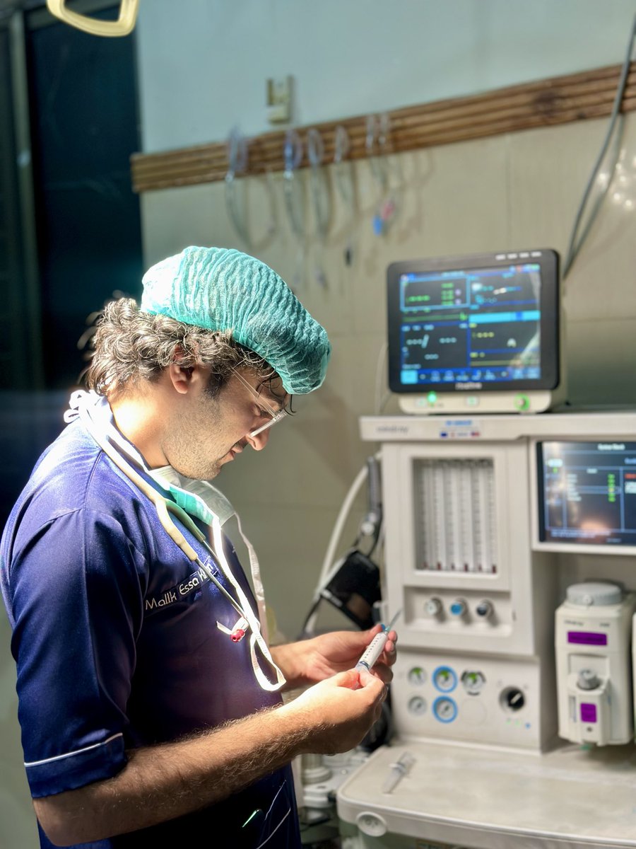 Essakhandehwar's tweet photo. Syringe full of fairy dust (aka propofol) ✨💉 Dreamland express departing in 3…2…1… #Anesthesiagoals https://t.co/V0E4ZIFh2J
