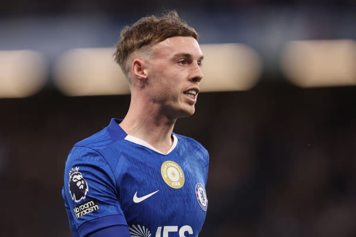 MUFCScoop's tweet photo. Paul Scholes on Cole Palmer: “The only problem I'd see with signing him [for Manchester Uniter] is, where does he play? He doesn't play instead of Bruno Fernandes. Now, if Bruno Fernandes goes in the summer, then yeah, all day long.” [@goodbadftblpod] #MUFC https://t.co/xBsQMFbLJk
