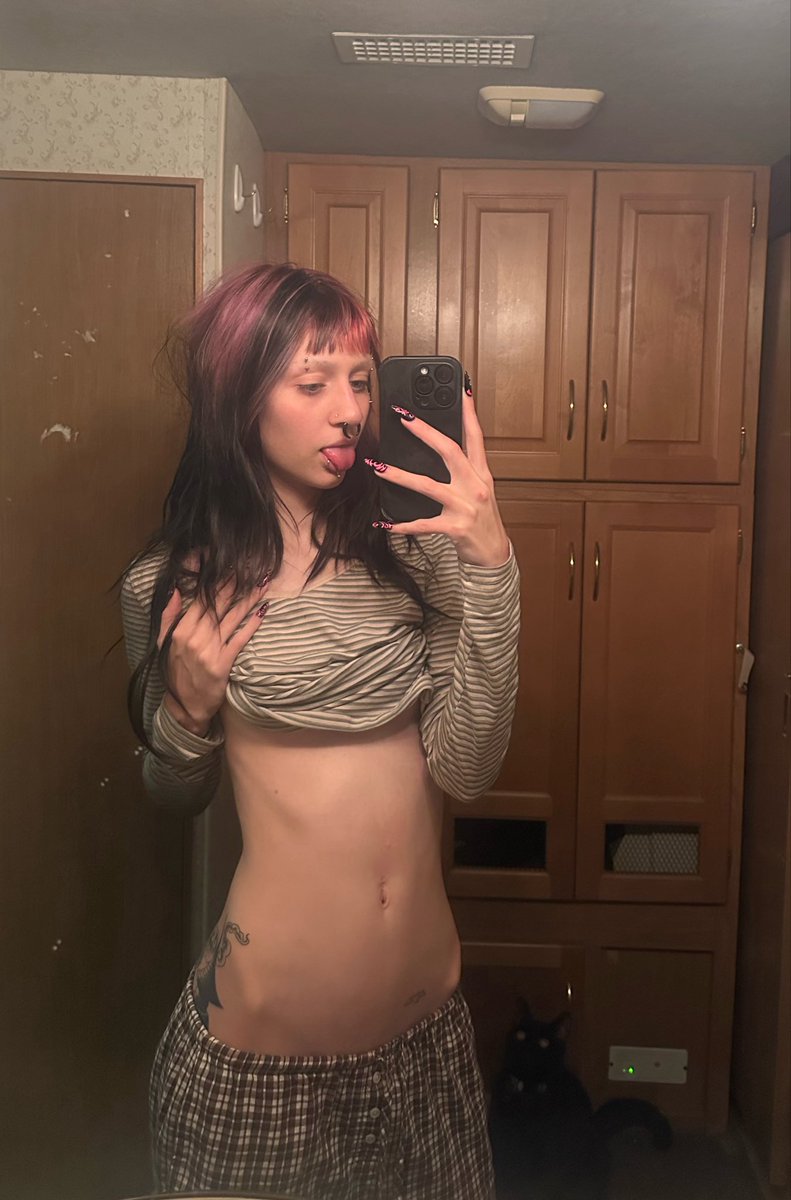 cumsnail's tweet photo. Lazy day wsp https://t.co/TwI6YCFkQY