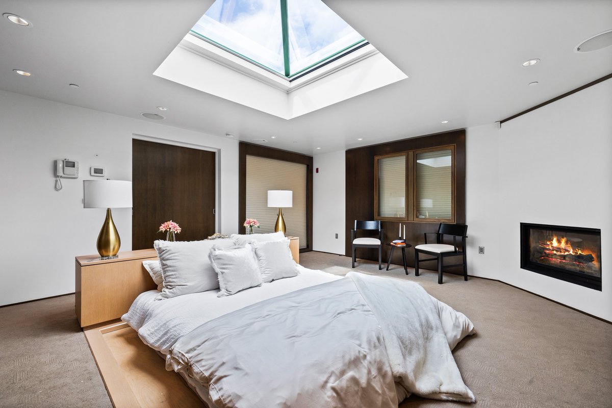 Zillow Gone Wild 🏡 tweet media