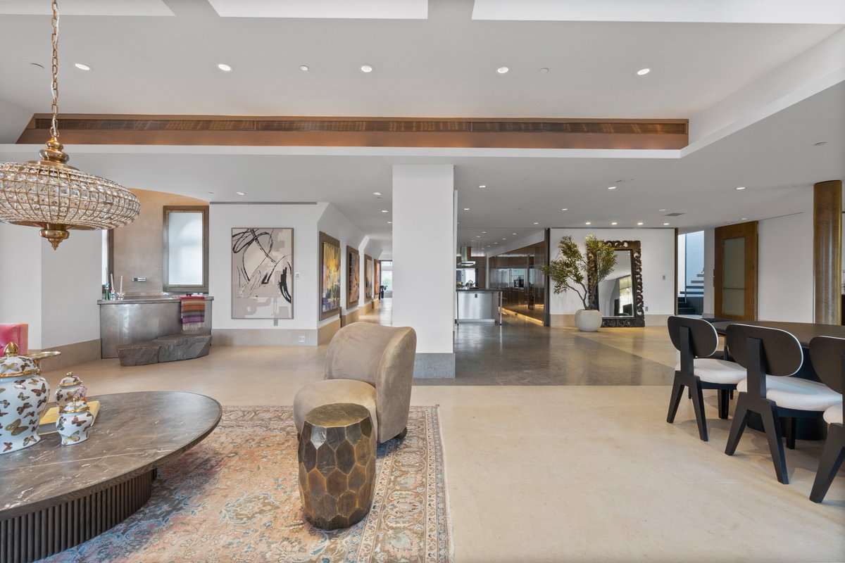 Zillow Gone Wild 🏡 tweet media