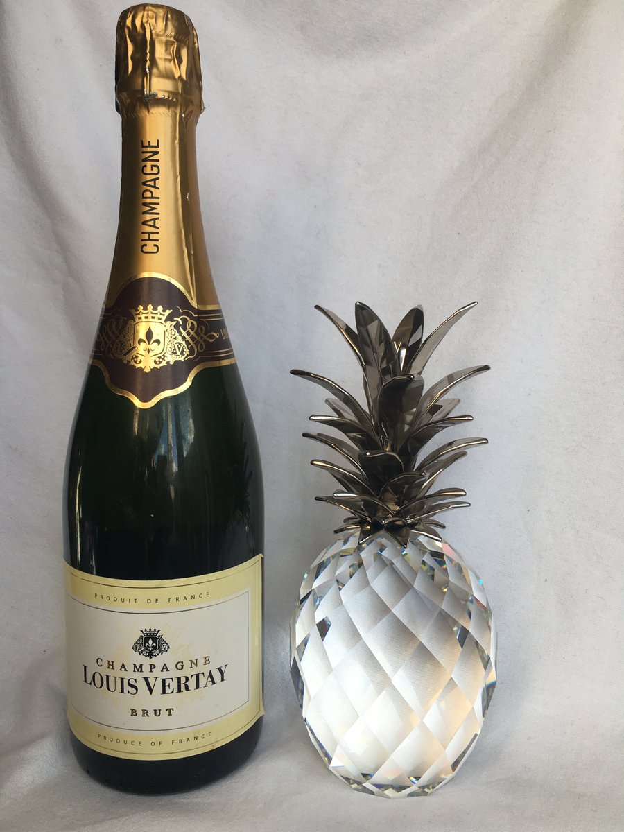 AdoptionsUk's tweet image. Please retweet, 10% of the sale of this Large #Swarovski Pineapple will be donated to registered charity West Wales Poundies #UK 
#UK 20 cms 5004641,  excellent condition very rare
👇👇👇
ebay.us/m/kohIPy

#eBay   #dogs #adopdontshop #Carmarthenshire #Carmarthen #Wales