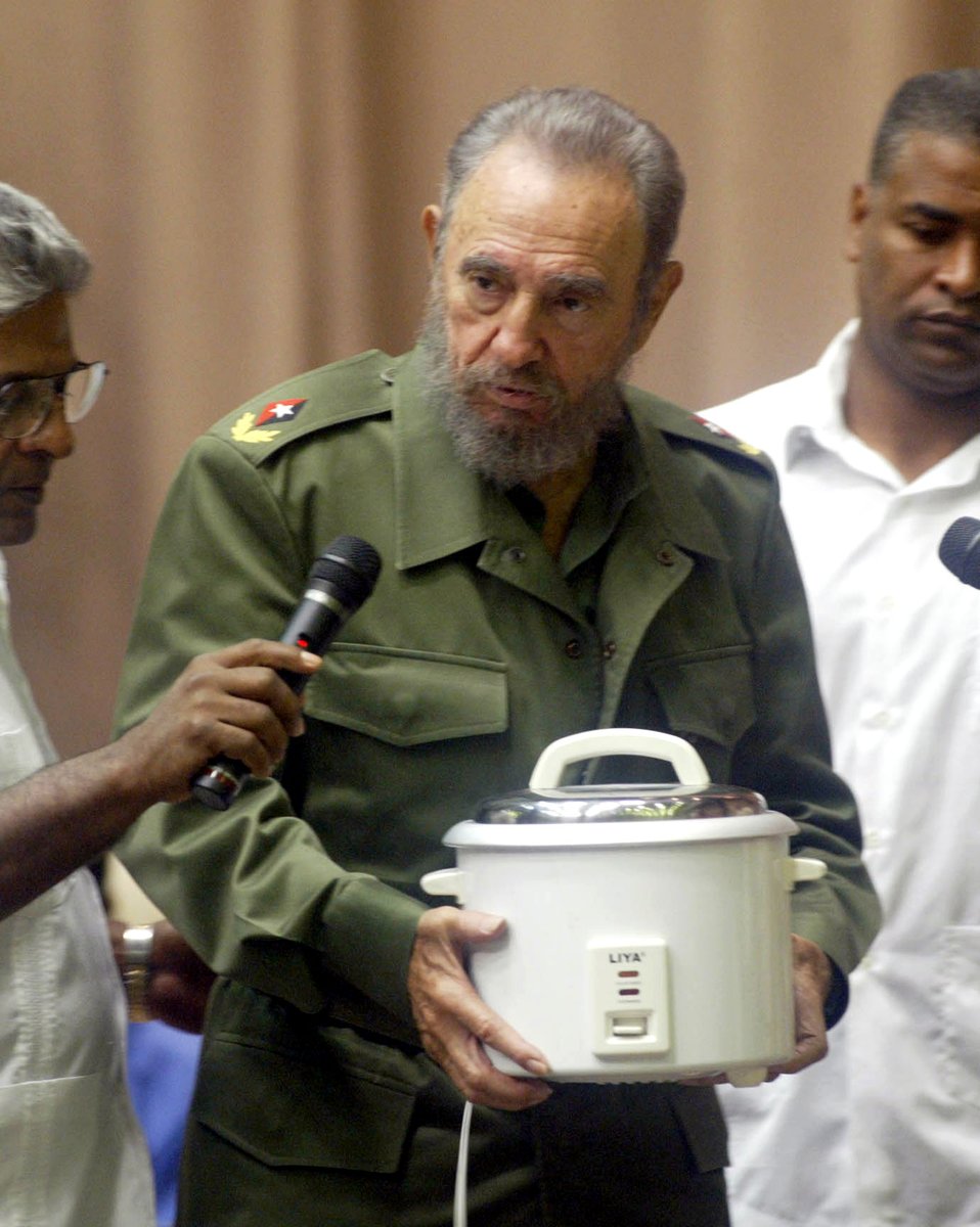 #FidelCastro realiza intervención especial en la cual anuncia nuevas decisiones de beneficio social y explica los avances y planes en la Revolución Energética, el 21 de abril de 2005

fidelcastro.cu
#100AñosConFidel #Cuba #FidelCastro  #SomosContinuidad #RevoluciónCubana