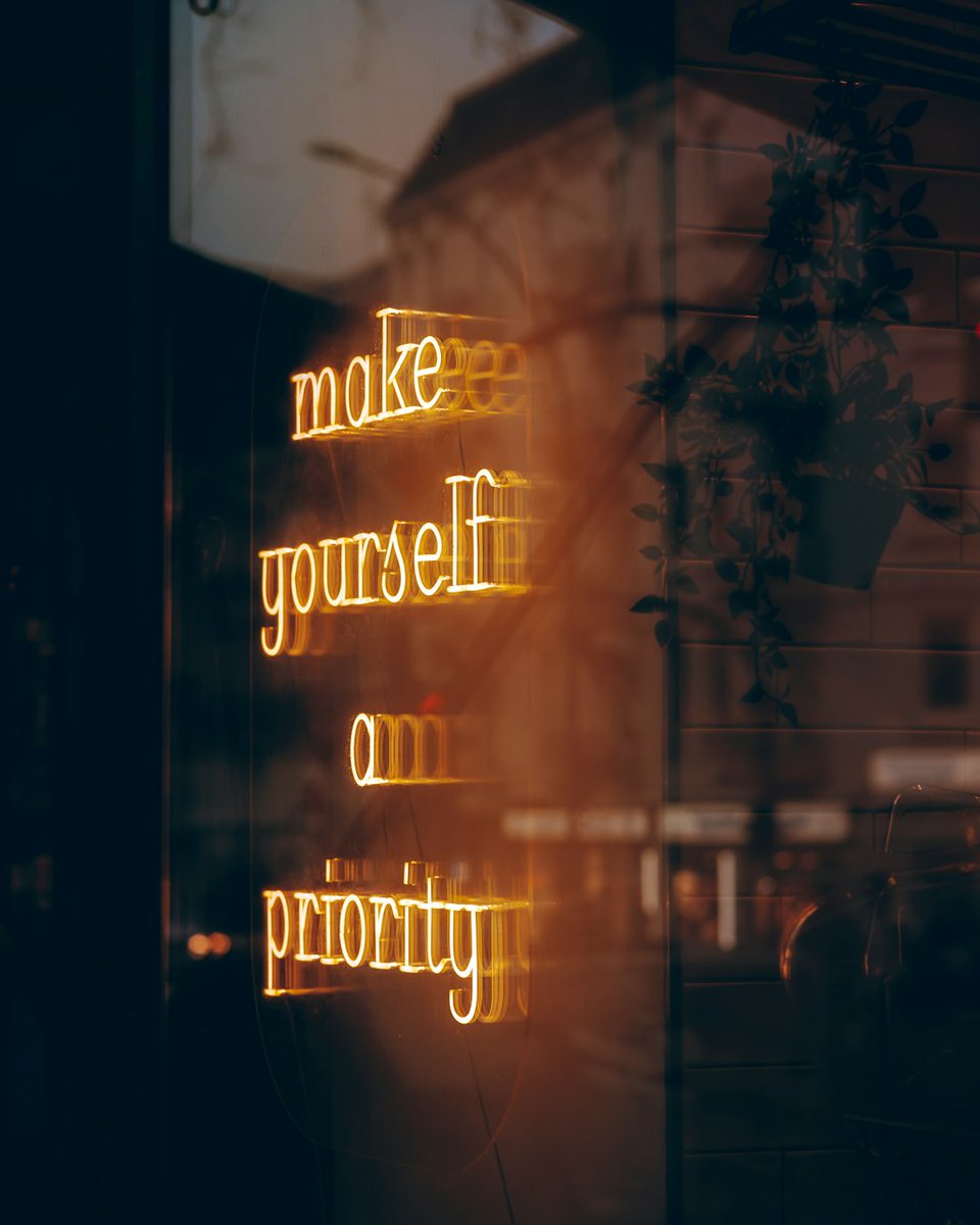 davidlovell88's tweet image. Confidence can be borrowed. Think of someone who believes in you and keep their words close. Let their faith in you lift you until you believe it yourself. Write it down and see it before every game! #SupportSystem #Believe