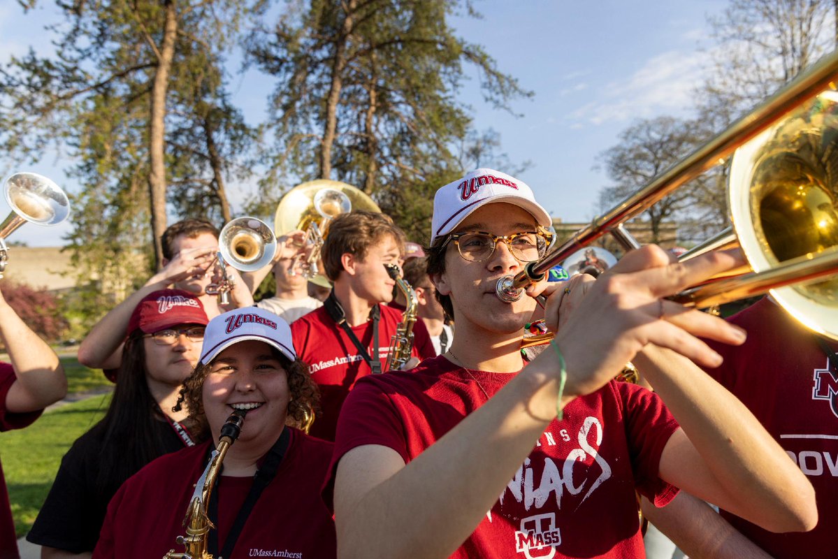 UMassAmherst's tweet image. Your new favorite band is probably a UMass student 🎶 Come for the music, stay for the “I saw them before they were famous” brag.

Be there or hear about it later at #FoundersDay 🎤 umass.edu/founders-day