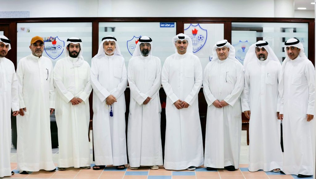 al_shaabab's tweet photo. جانب من زيارة معالي وزير الدولة لشؤون الشباب والرياضة الدكتور طارق الجلاهمه الى نادي الشباب الرياضي اليوم ، وكان في استقباله رئيس نادي الشباب الرياضي الدكتور مناحي فلاح العازمي واعضاء مجلس ادارة النادي . https://t.co/31nPG7HqfB
