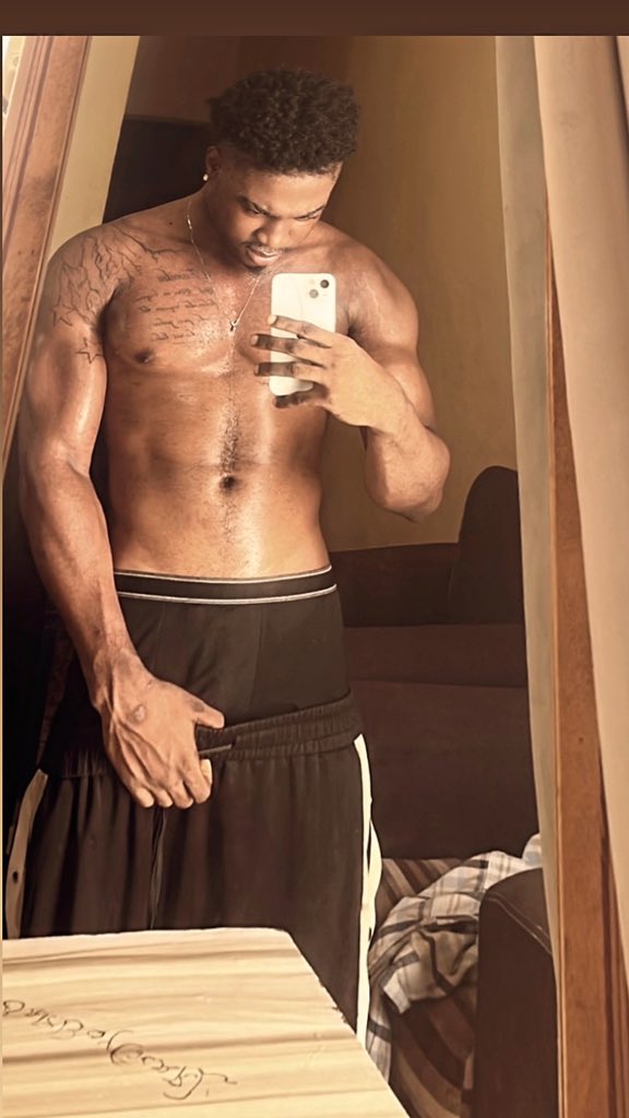 Mr 6’3 loves you💙🩵 tweet media