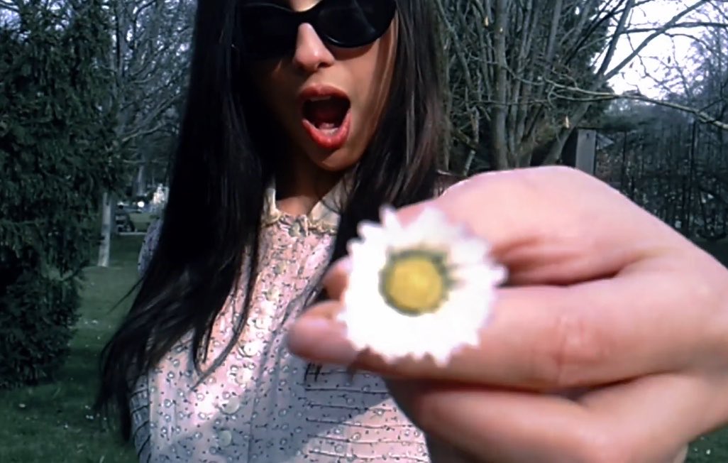 liz in love 🩷 tweet media