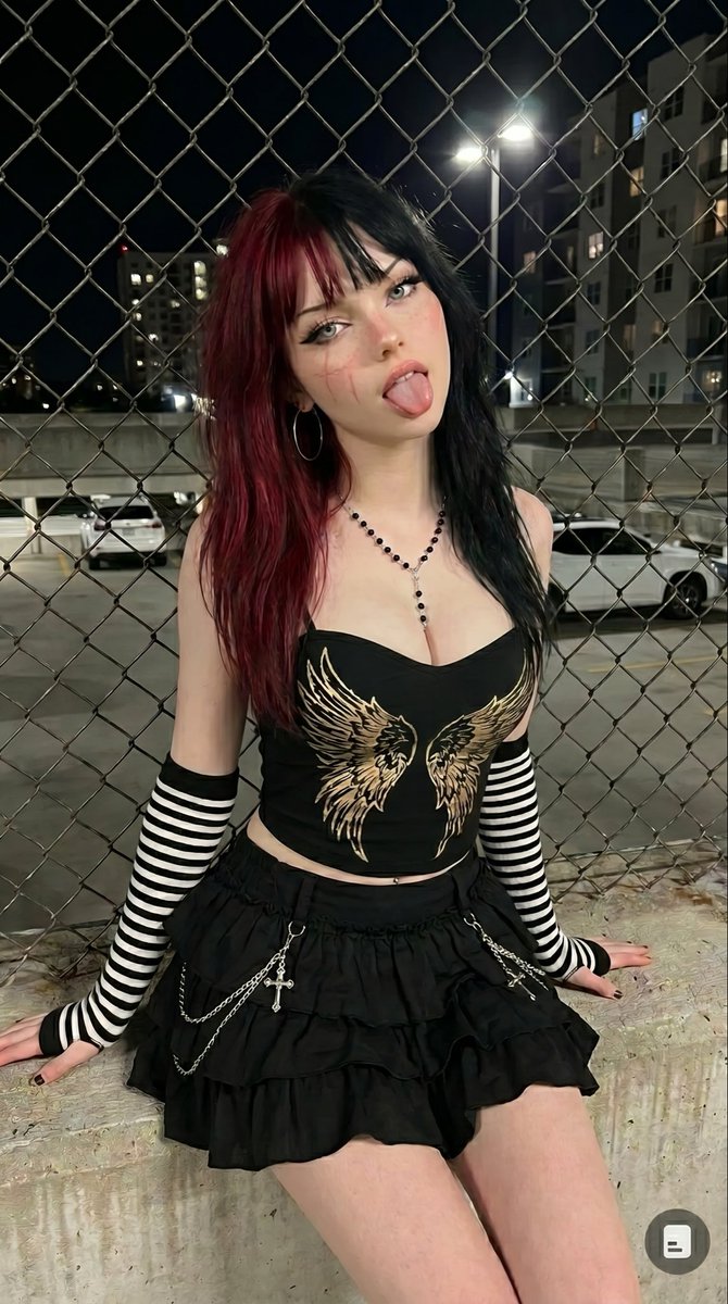 NoirMavis's tweet photo. What’s your favorite 01,02 or 03 #goth #gothgirls #viral https://t.co/VlNPzCQ4fs