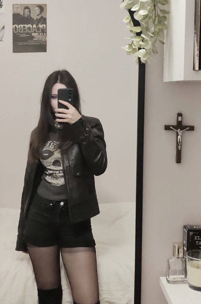 jimjime𖡼.𖤣𖥧𖡼.𖤣𖥧 tweet media