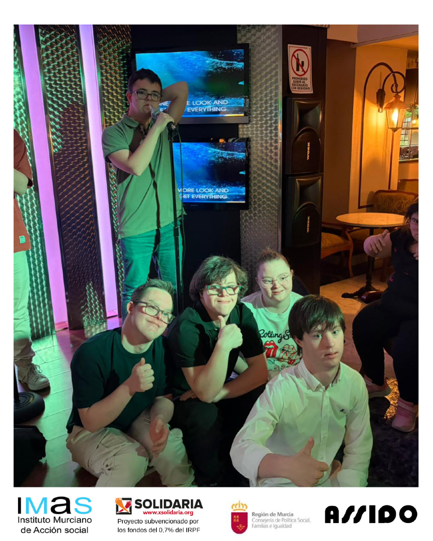 ASSIDOMURCIA's tweet image. Sábado 18 – Karaoke con los compis de ASSIDO
No hicimos un concierto, pero lo intentamos.
Lo importante: amigos, música y seguir sumando momentos juntos.
🎤🎶 
#ASSIDO
#Karaoke
#Amigos
#Sábado