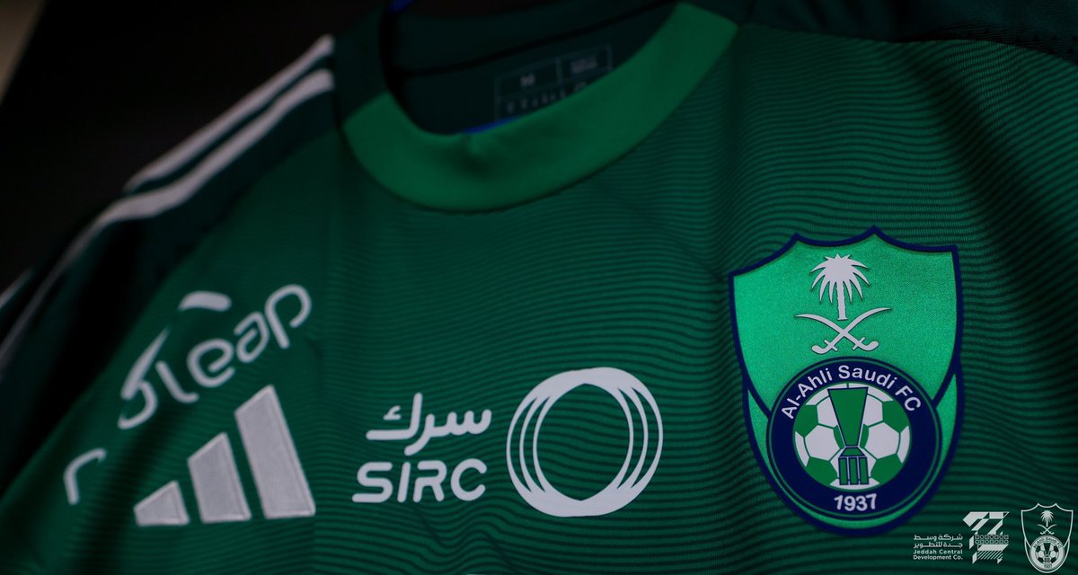 هويتك صغير جمالك يحير
انا مقدر اغير عن حبك يالاهلي 💚🤍