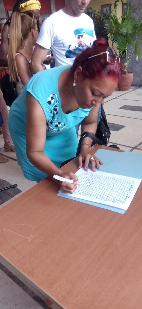 Mi firma por la Patria desde el Comité Provincial del Partido en Santiago de Cuba #CubaEstaFirme