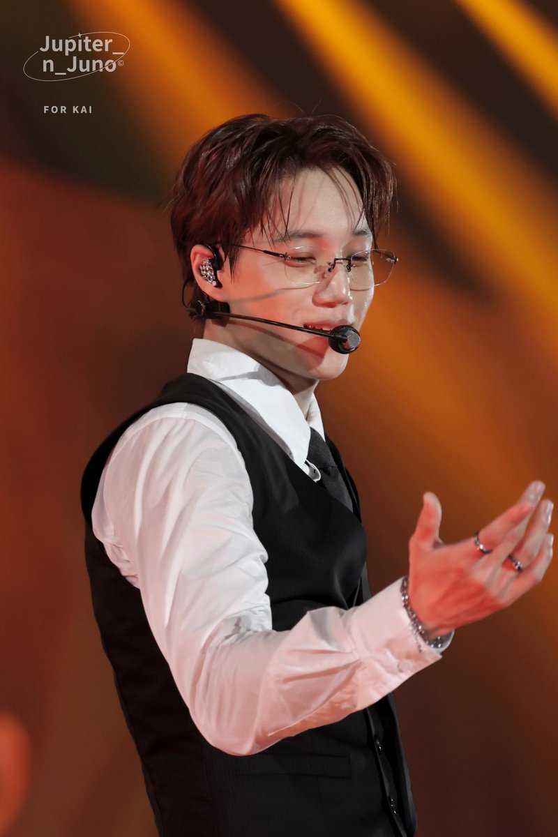 Jongin Pics ♡ tweet media