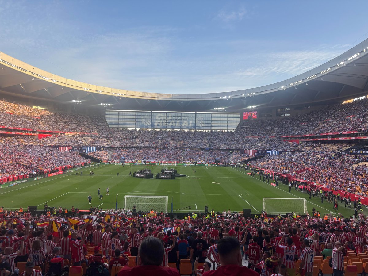 La vergonzosa organización de la final de la Copa del Rey, por si a alguien le interesa   

mitribunafutbolera.com/index.php/2026…

<a href="/rfef/">RFEF</a> <a href="/Ayto_Sevilla/">Ayuntamiento de Sevilla</a> <a href="/policia/">Policía Nacional</a> <a href="/Atleti/">Atlético de Madrid</a> <a href="/unionatm/">Unión Internacional de Peñas Atlético de Madrid</a> <a href="/FASFEaficion/">FASFE</a> <a href="/SenadoAtletico/">Asociación Senado Atlético de Madrid</a>