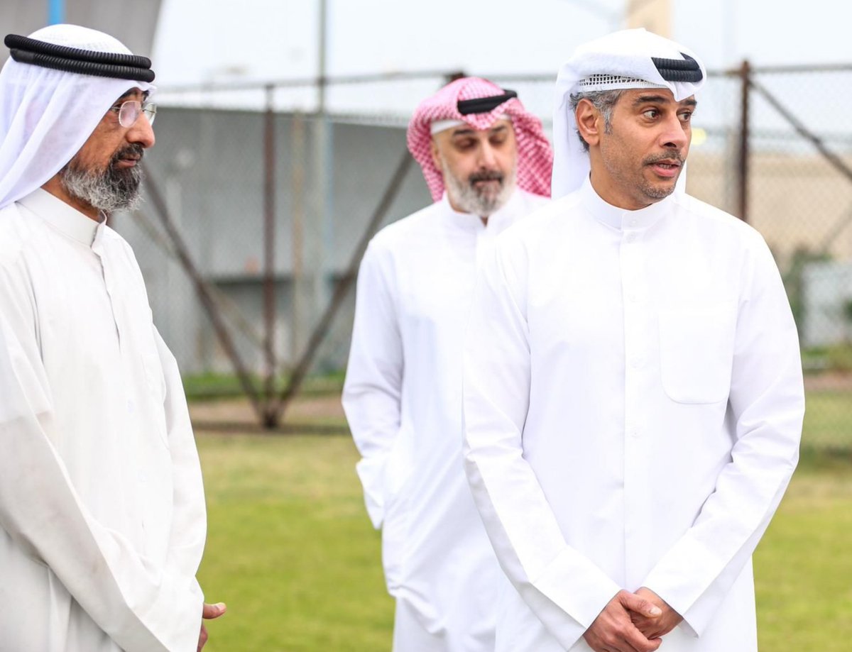 al_shaabab's tweet photo. جانب من زيارة معالي وزير الدولة لشؤون الشباب والرياضة الدكتور طارق الجلاهمه الى نادي الشباب الرياضي اليوم ، وكان في استقباله رئيس نادي الشباب الرياضي الدكتور مناحي فلاح العازمي واعضاء مجلس ادارة النادي . https://t.co/QDfr7nfFk1