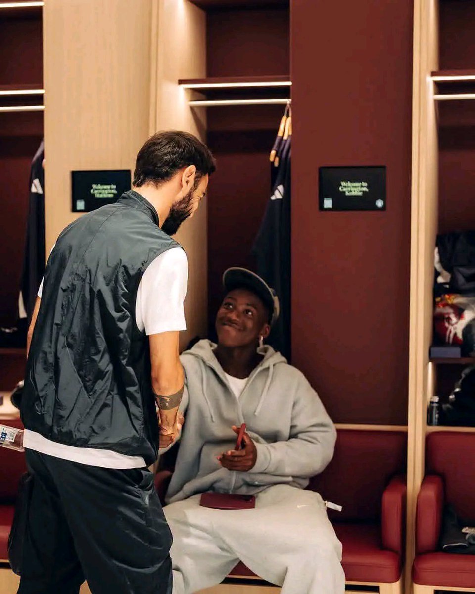 GBUnitedx's tweet photo. 🚨🚨 kobbie maino X bruno Fernandes 🤝❤ https://t.co/cyiOpdXFQx