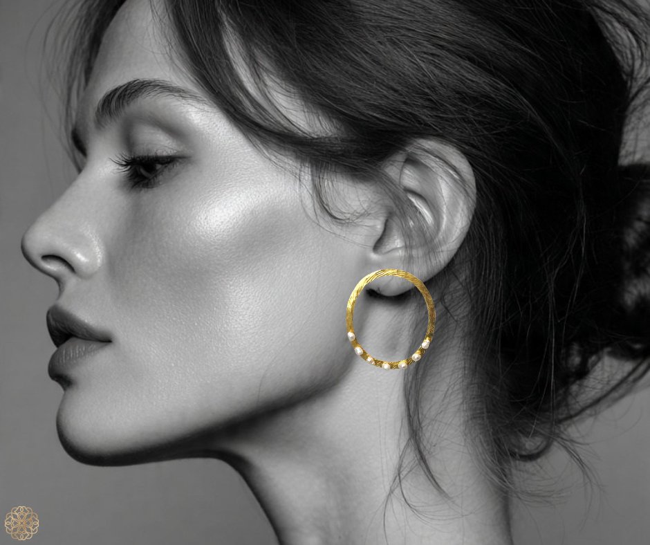 TheSundaraJoon's tweet image. Pearls, reimagined.

Baroque shapes, asymmetrical designs, and handcrafted artistry from around the world.
Discover modern pearl earrings at Sundara Joon ✨
sundarajoon.com/collections/pe…

#ModernPearls #PearlJewelry #Handcrafted #ArtisanMade #OneOfAKind #JewelryLover #SundaraJoon