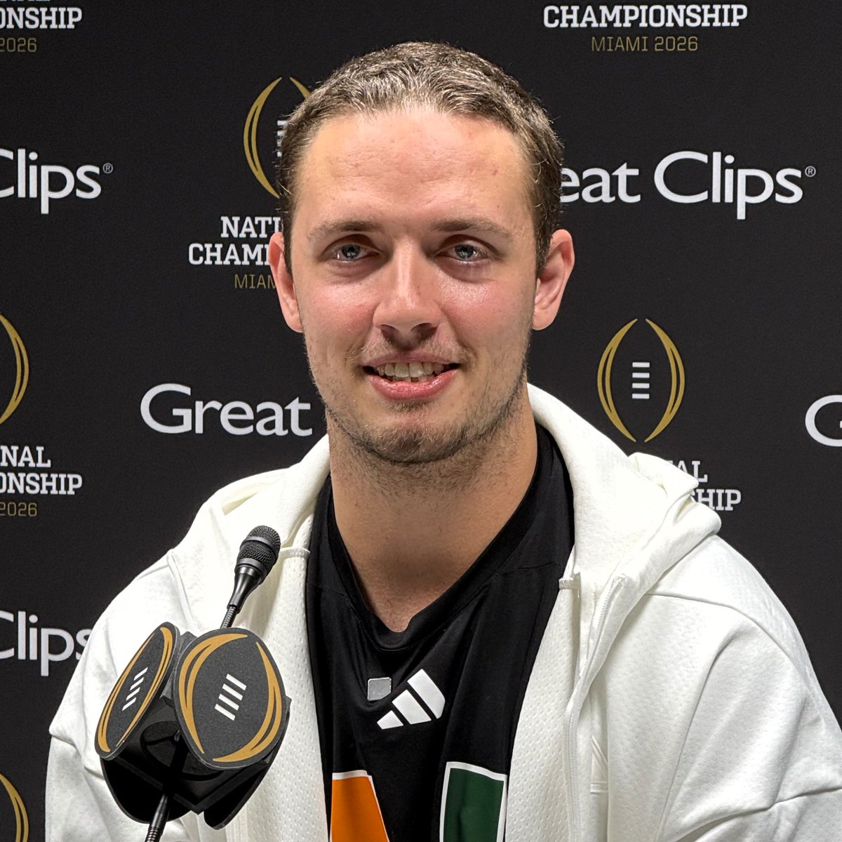 NFL_DovKleiman's tweet image. 𝗥𝗨𝗠𝗢𝗥𝗦: The Steelers are very high on drafting Miami star QB Carson Beck.

Steelers HC Mike McCarthy said he’s looking to draft a QB and likes QBs with “big hands and long arms.”

Beck would be a perfect fit behind Aaron Rodgers.